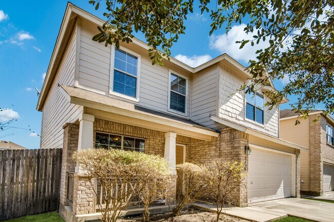 Building Photo - 3 Bedroom and 2.5 Bathroom home located in...