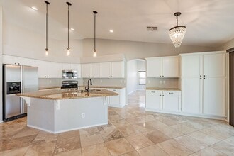 Building Photo - 4704 E Villa Maria Dr