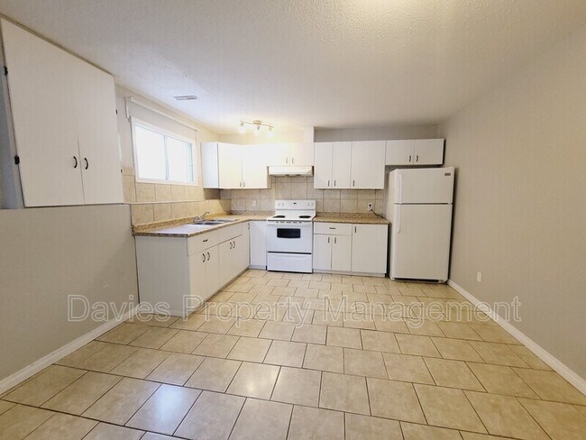 Photo du bâtiment - 4227-4232 32 Ave NW