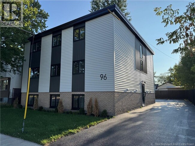 Building Photo - 96 Purdy Ave