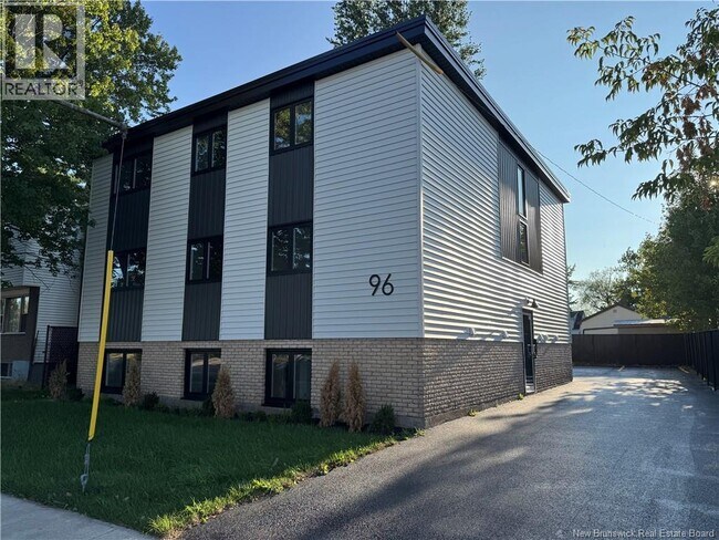 Photo du bâtiment - 96 Purdy Ave