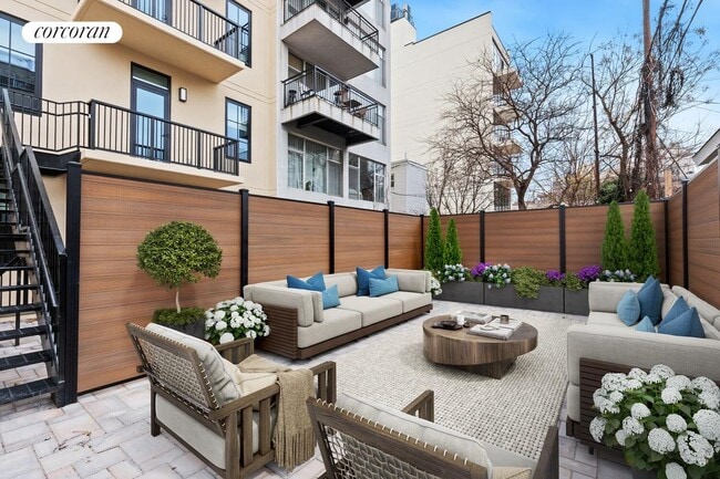 Building Photo - 760 Metropolitan Ave