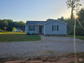 Building Photo - 4633 Rainbow Dr
