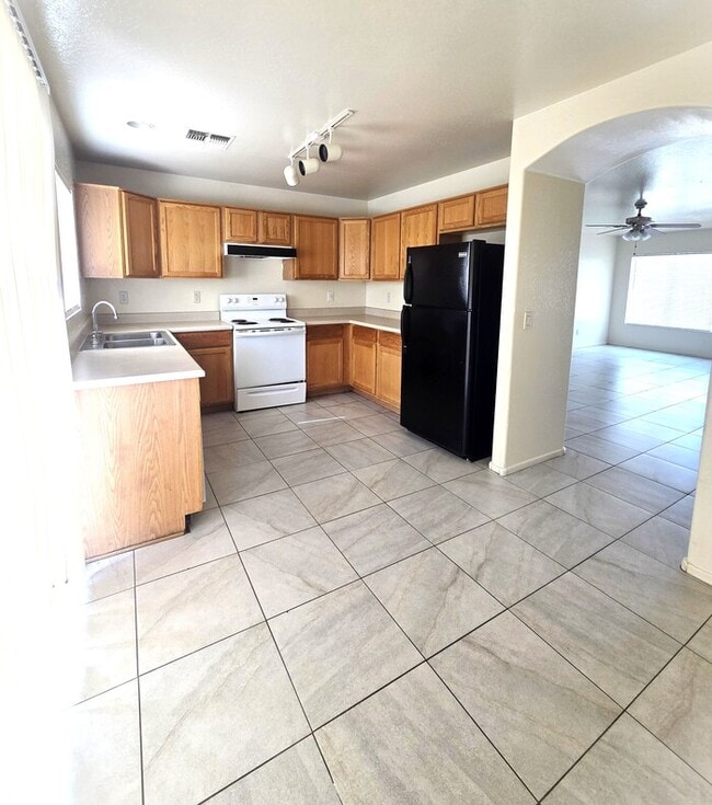 Building Photo - Charming 3-Bedroom, 2-Bath Rental in El Mirage