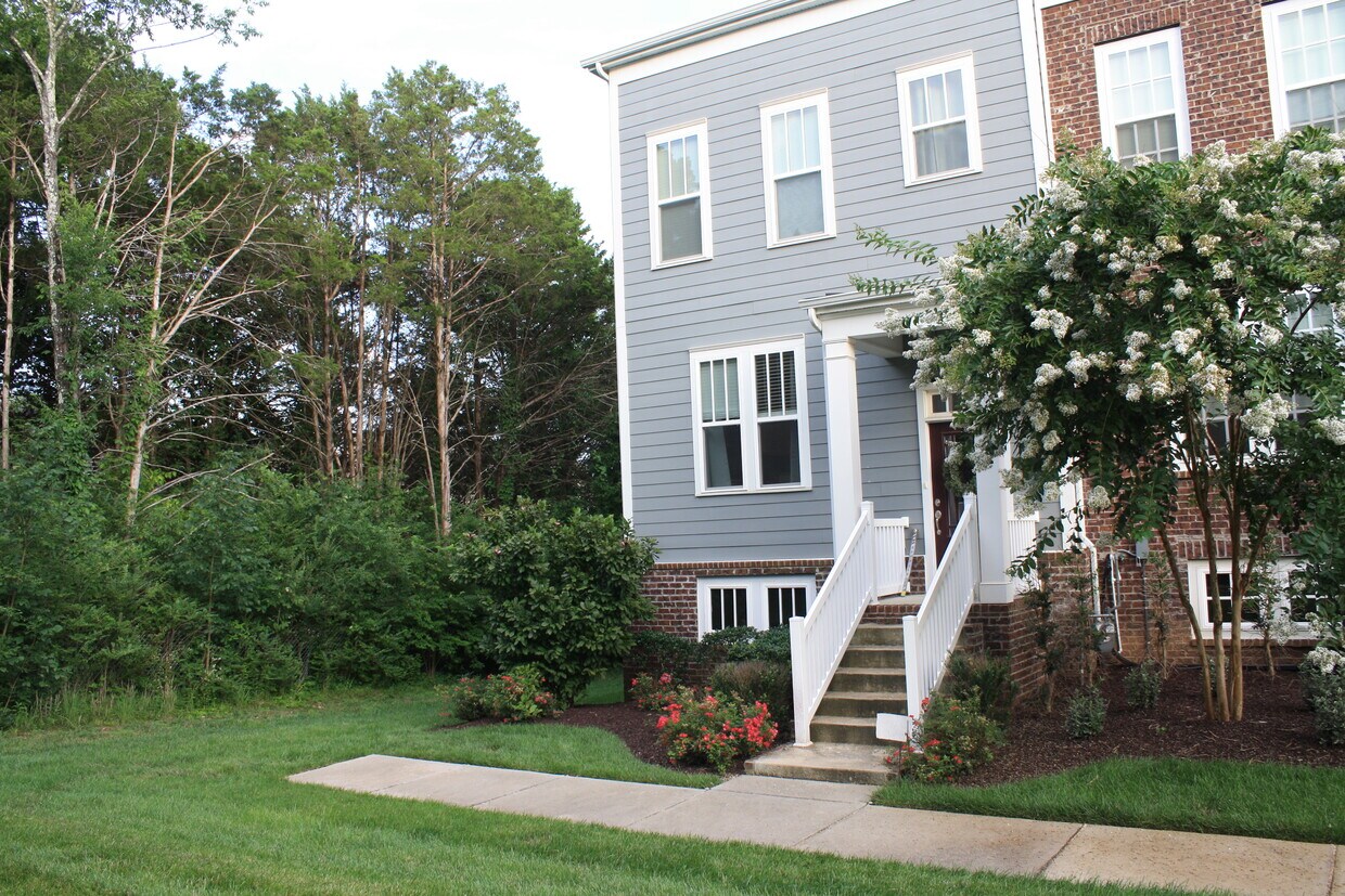 Primary Photo - 300 Kara Ln