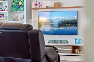 Building Photo - 1341 Bayview Dr