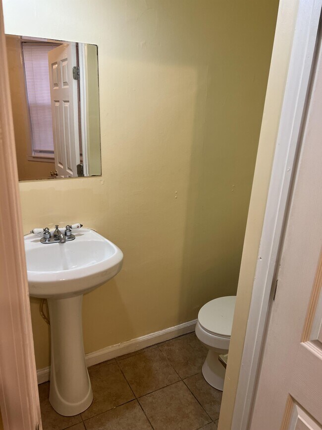 Building Photo - 5823 Walton Ave