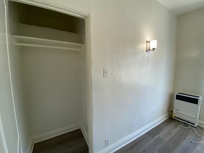 Building Photo - 654 S Dunsmuir Ave Los Angeles, CA 90036