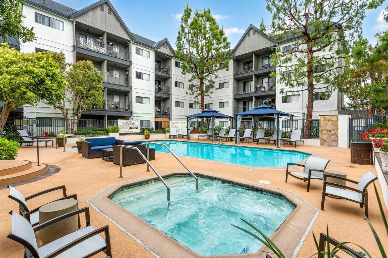 Foto principal - 55+ FountainGlen Goldenwest Senior Apartments