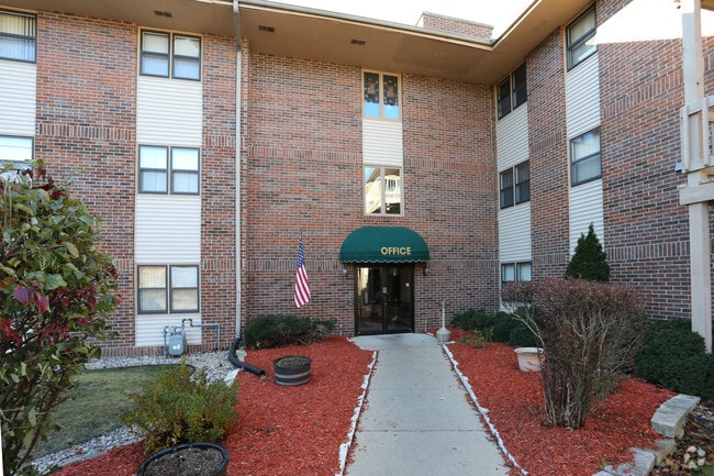 Building Photo - Willow Creek Apartments