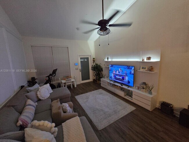 Foto del edificio - 8311 SW 12th St
