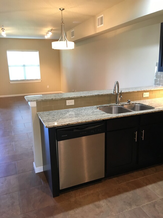 2208 Vineyard Blvd, The Village, OK 73120 Townhome Rentals in The