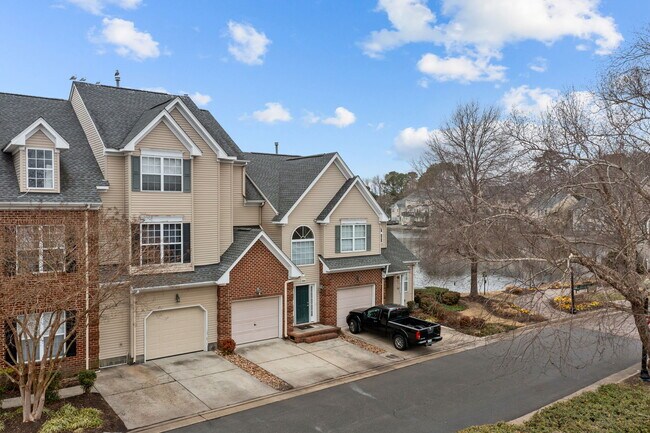 Building Photo - 5304 Summer Crescent