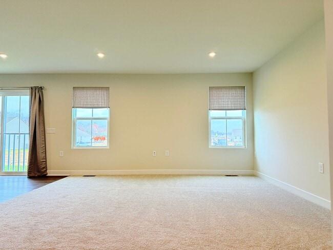 Foto del edificio - Beautiful New 3BR Milford Home – Community Pool, Gym & Prime Location!