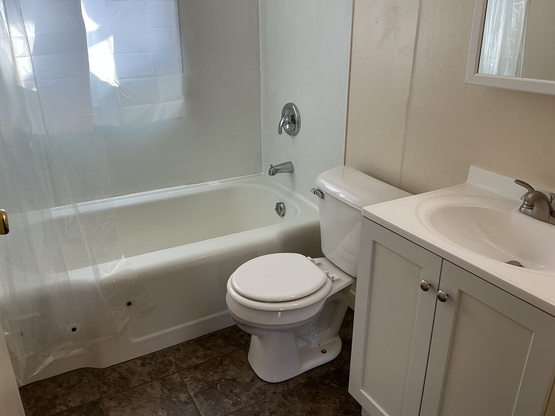 Building Photo - 2820 W Carmen Ave