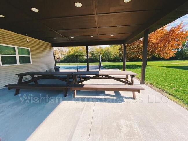 Foto del edificio - 203 Charleston Blvd