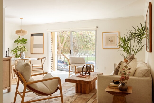 Living Room Photo #3 - 2311 4th St