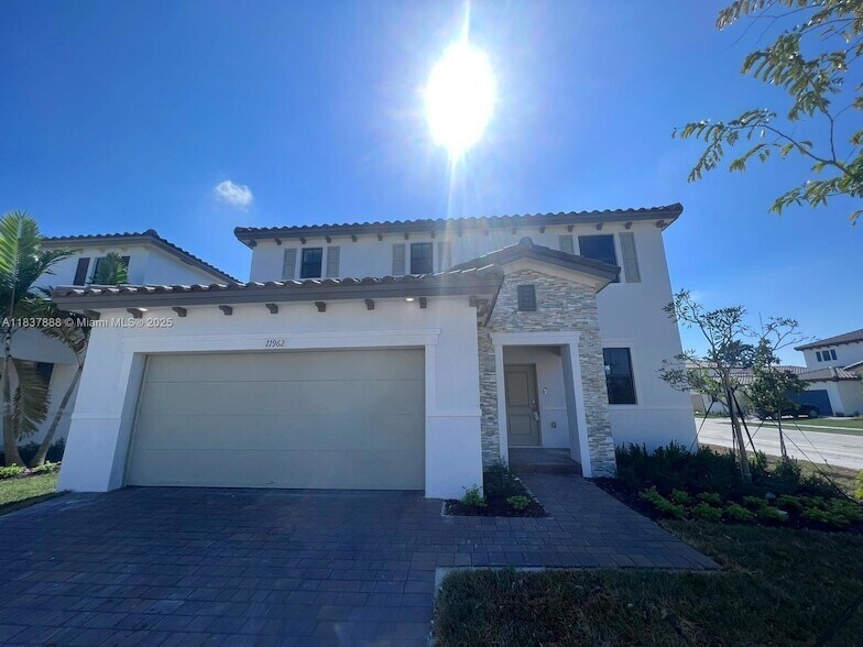 Foto principal - 11962 SW 241st St