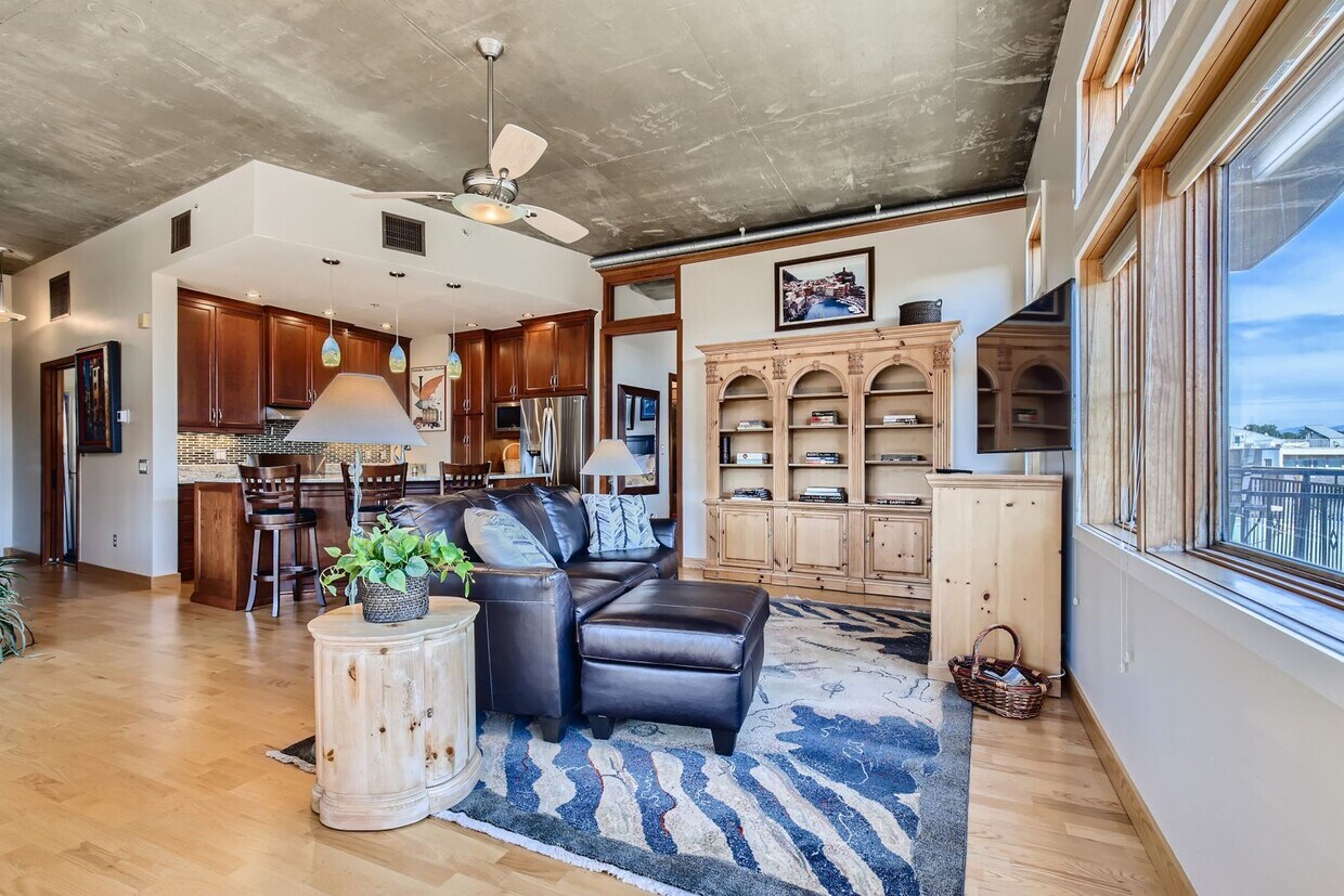 Primary Photo - Luxury LoHi Loft