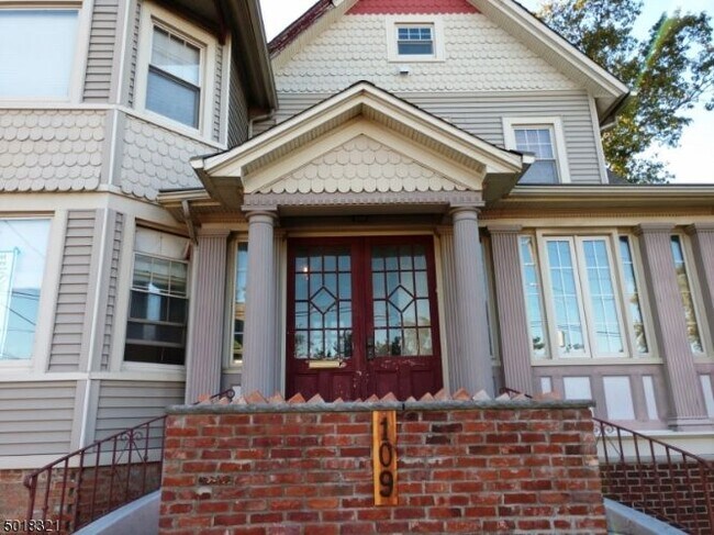 Building Photo - 109 Hackensack St