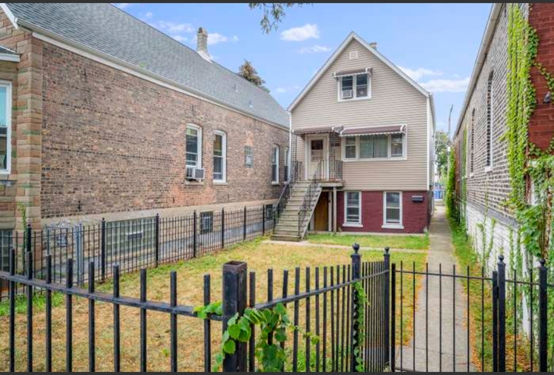 Foto principal - 3609 S Damen Ave