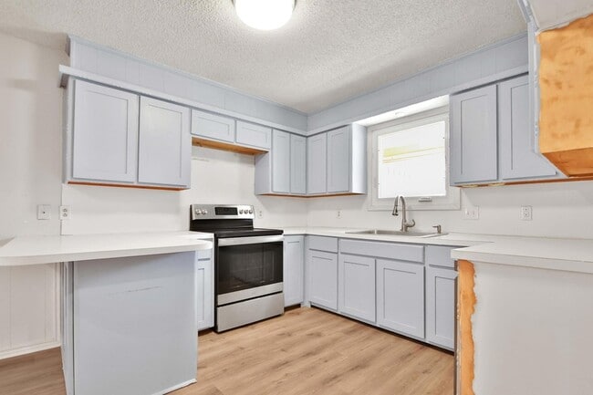 Building Photo - 4818 73rd St