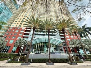 Building Photo - 1155 Brickell Bay Dr