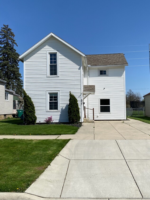 Primary Photo - 837 Park St