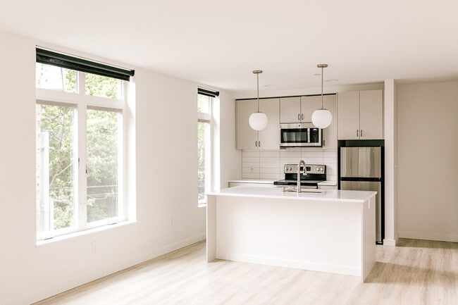 Building Photo - Harrison South