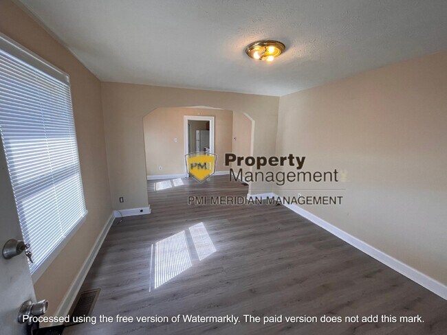 Photo - 1344 S Sheffield Ave Apartment