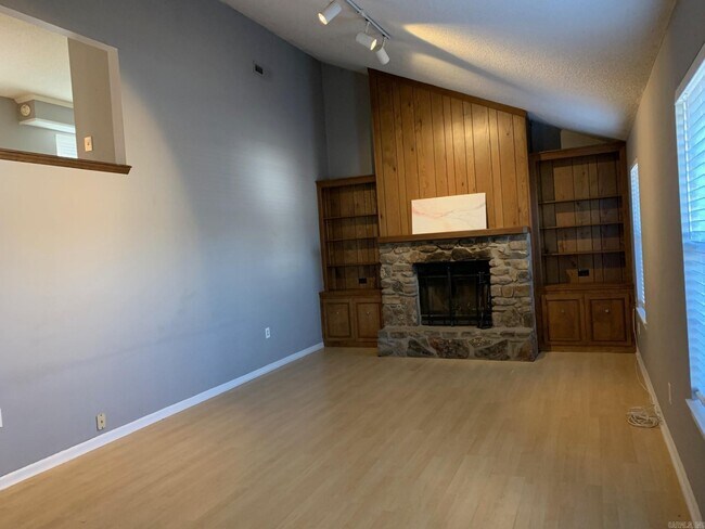 Building Photo - 22 Rio Grande Forest Dr