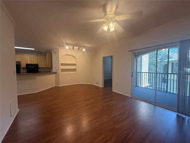 Foto del edificio - 10121 Courtney Palms Blvd