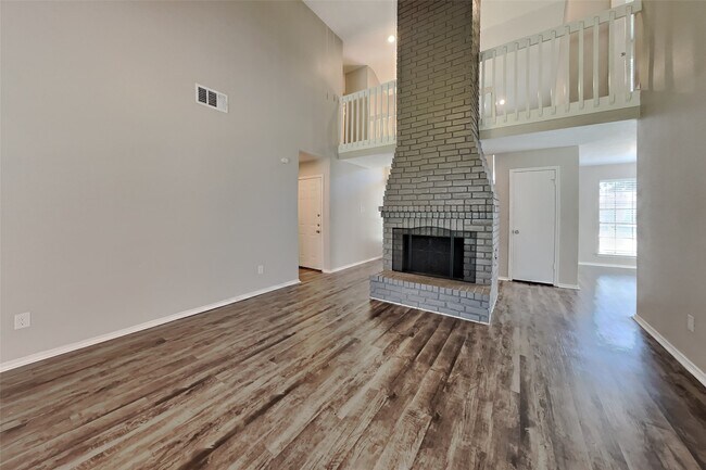 Foto del edificio - 16315 Chimneystone Dr