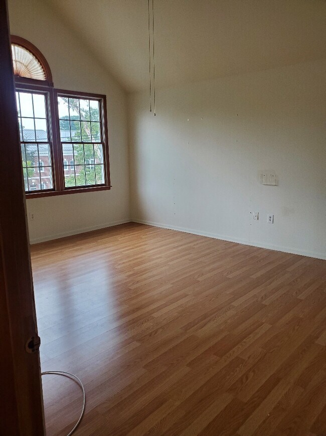 master bedroom - 499 Main St