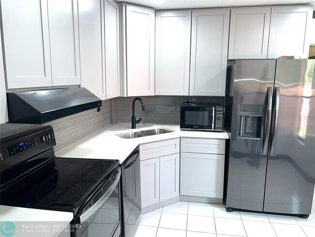 Foto del edificio - 5812 NW 16th St