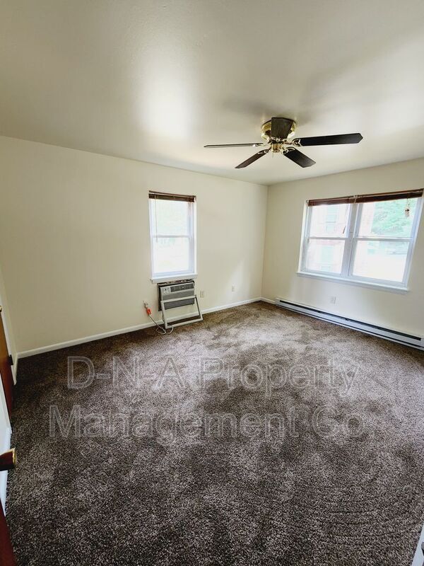 Building Photo - 404 Woodcliff Ave