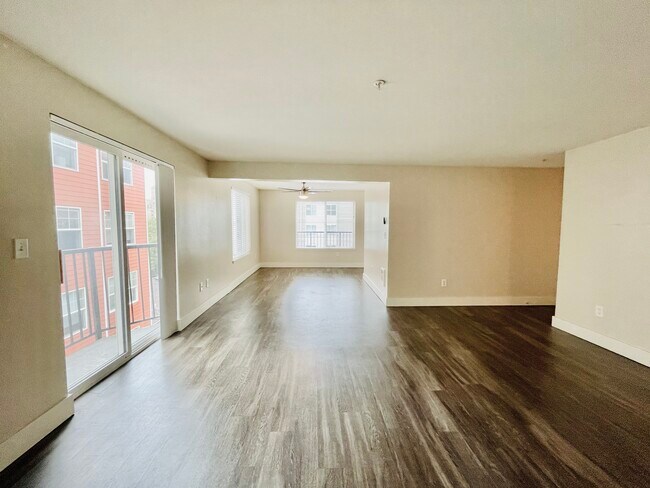 Building Photo - 411 10th Ave