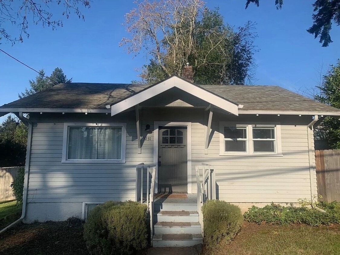 $2,750 - Two Bedrooms, Two Bathrooms, With Bonus Room And Large Yard, Ready For Lease! - $2,750 - Two Bedrooms, Two Bathrooms, With Bonus Room And Large Yard, Ready For Lease!