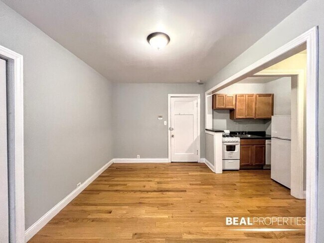 Building Photo - 0 bedroom in CHICAGO IL 60657