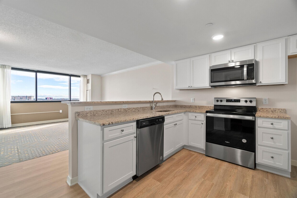 Foto principal - 1070 E Main St