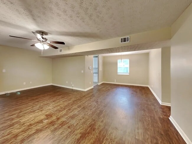 Building Photo - 6700 Cipriano Rd