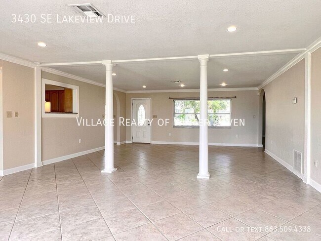 Building Photo - CHAIN OF LAKES HOME with fantastic views!
