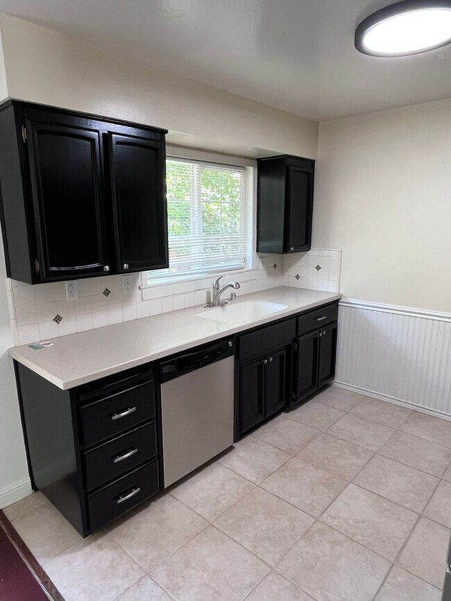Foto del edificio - BEAUTIFUL UPDATED HOME IN EAST SAC!!