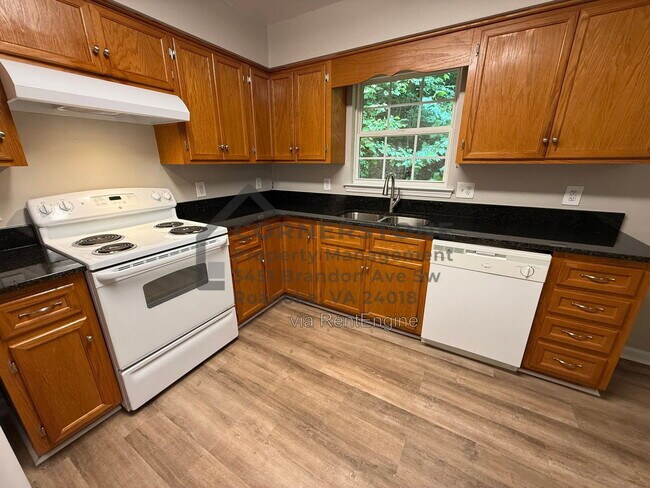 Foto del edificio - 1662 McCauley Ave