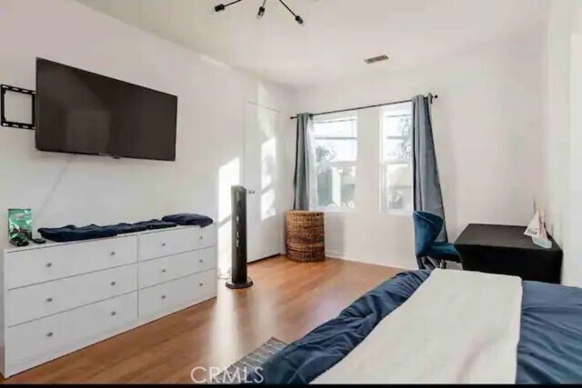 Foto del edificio - 1039 E 10th St