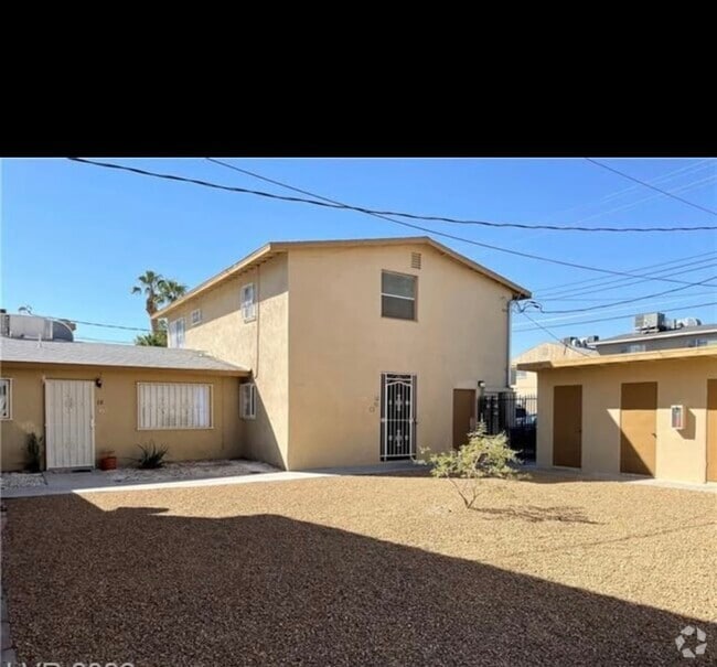 Building Photo - 3851 Daisy St