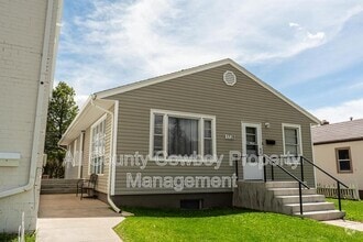 Building Photo - 1728 E Custer St