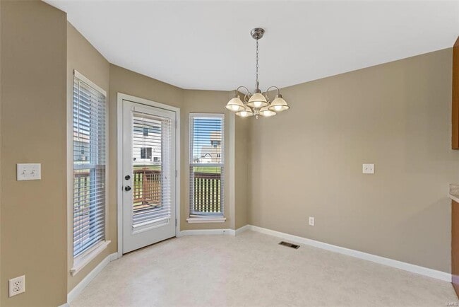 Building Photo - 627 Country Heights Dr