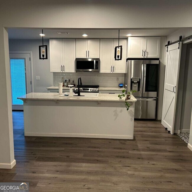 Building Photo - 2210 Chaparral Dr SW
