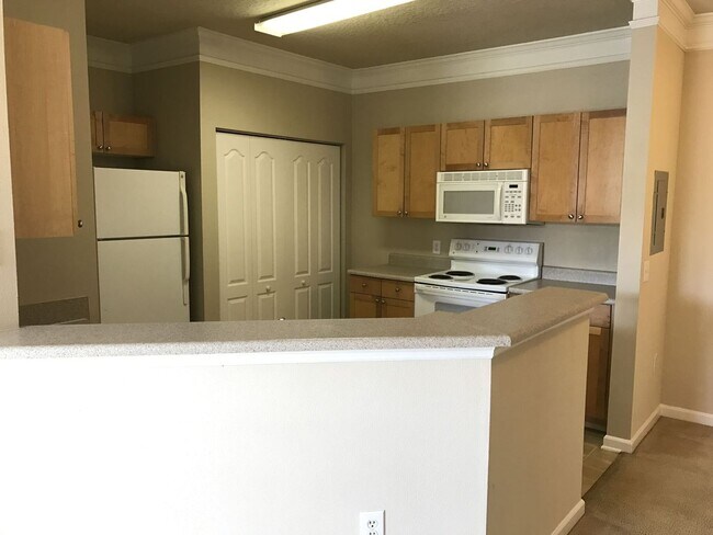 Foto del edificio - Just Listed!  2/2 Second Floor Unit Located at the Beautiful Mirabella Condominiums